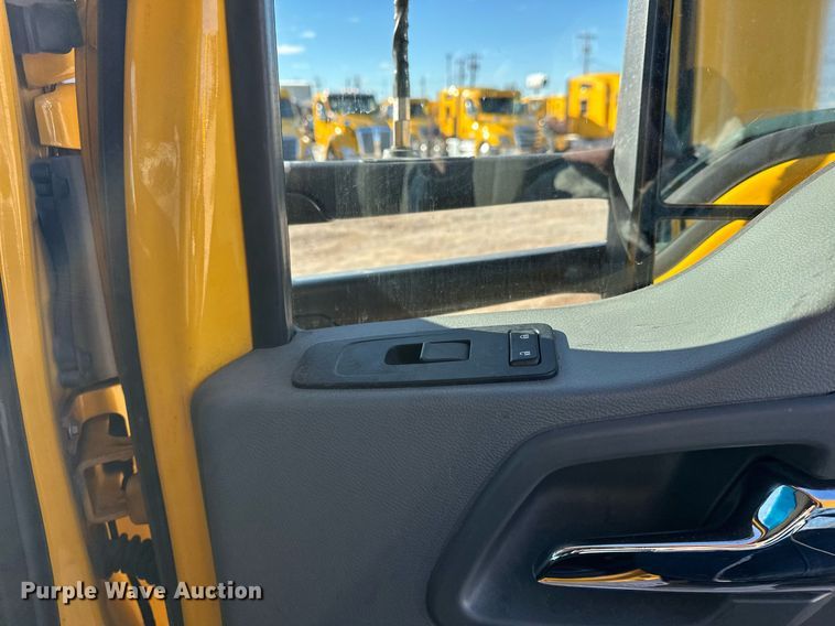 image for item ER4721 2019 Kenworth T680 semi truck