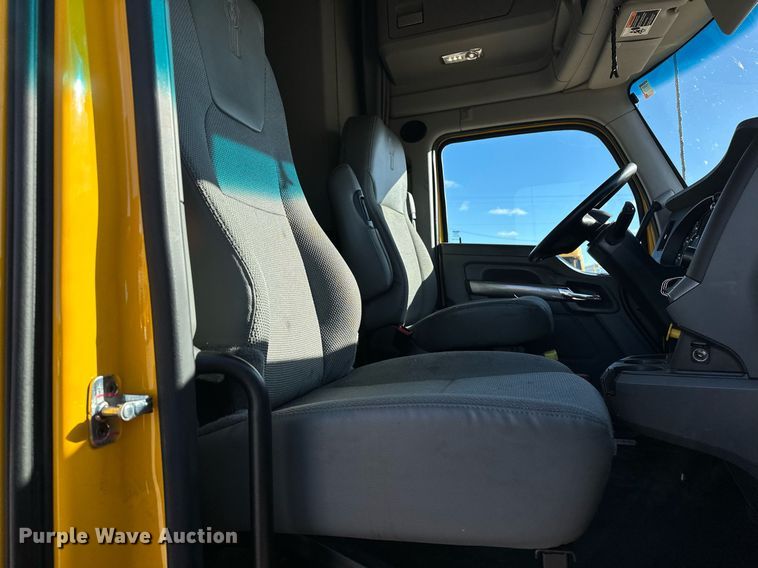 image for item ER4721 2019 Kenworth T680 semi truck