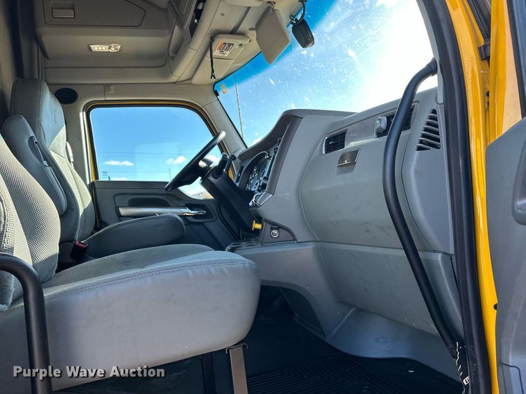 image for item ER4721 2019 Kenworth T680 semi truck