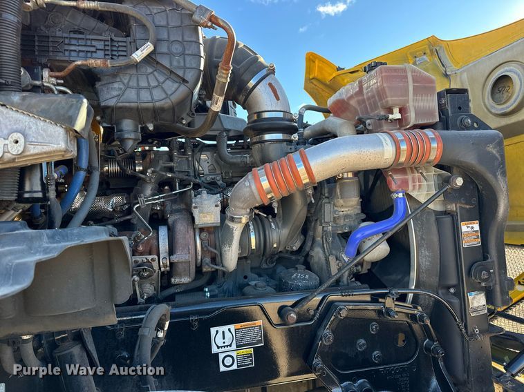 image for item ER4721 2019 Kenworth T680 semi truck