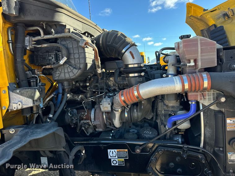 image for item ER4721 2019 Kenworth T680 semi truck