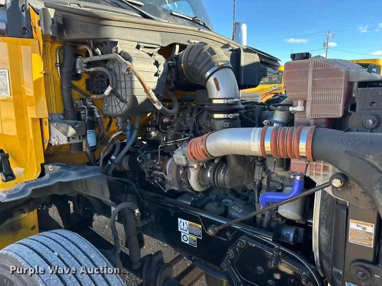 image for item ER4721 2019 Kenworth T680 semi truck