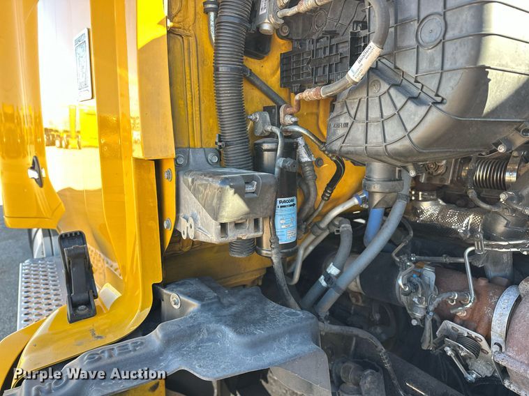 image for item ER4721 2019 Kenworth T680 semi truck