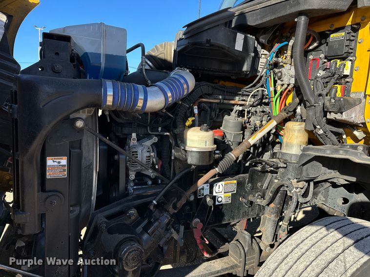 image for item ER4721 2019 Kenworth T680 semi truck