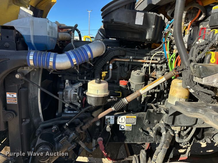 image for item ER4721 2019 Kenworth T680 semi truck