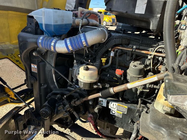 image for item ER4721 2019 Kenworth T680 semi truck