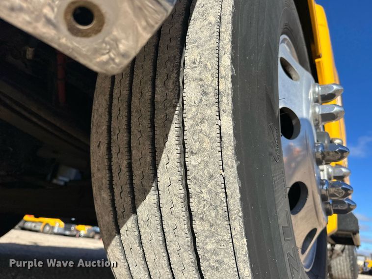 image for item ER4721 2019 Kenworth T680 semi truck