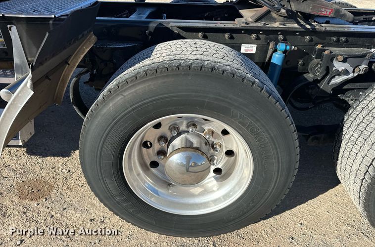 image for item ER4721 2019 Kenworth T680 semi truck