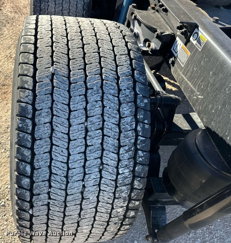 image for item ER4721 2019 Kenworth T680 semi truck