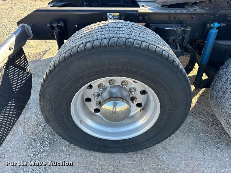 image for item ER4721 2019 Kenworth T680 semi truck