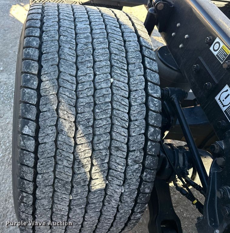 image for item ER4721 2019 Kenworth T680 semi truck