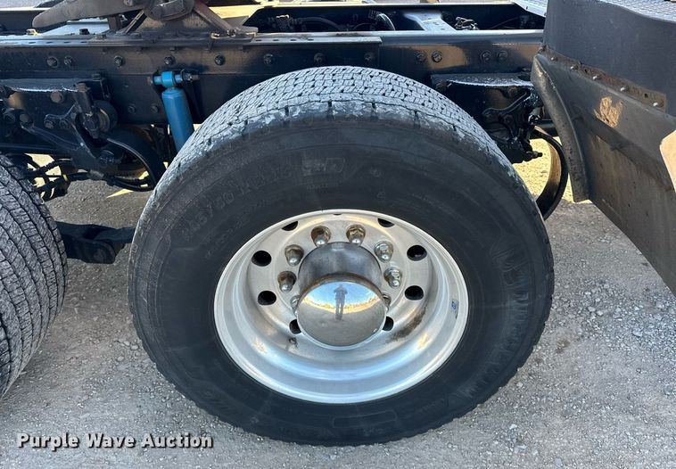 image for item ER4721 2019 Kenworth T680 semi truck