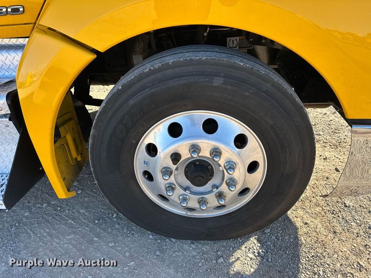 image for item ER4721 2019 Kenworth T680 semi truck