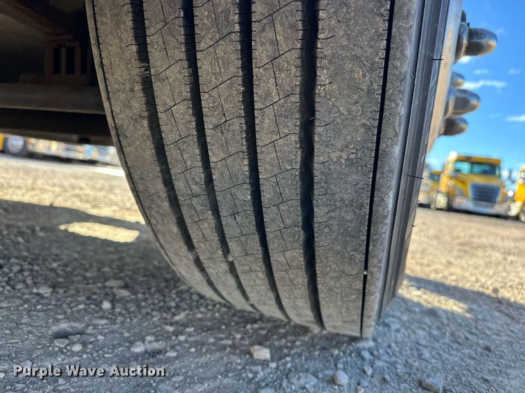 image for item ER4721 2019 Kenworth T680 semi truck