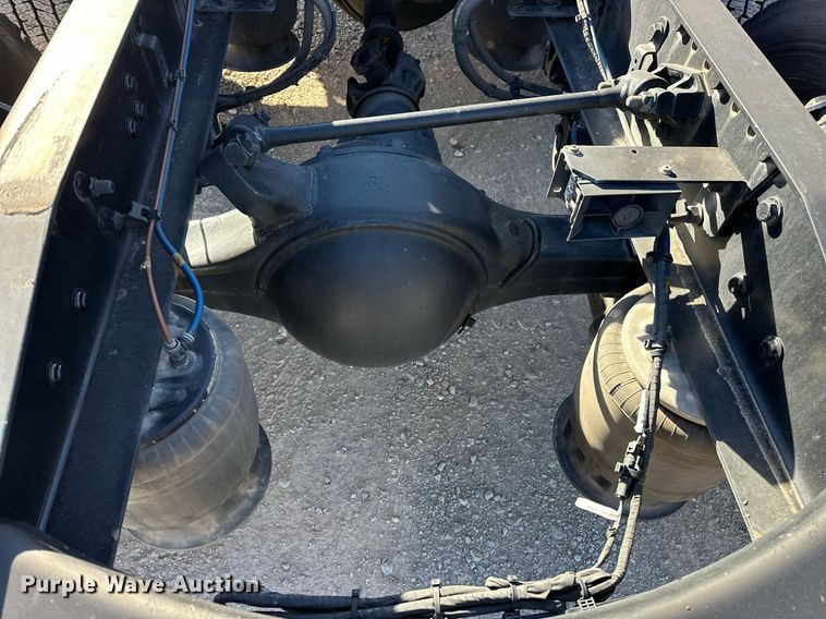 image for item ER4722 2021 Freightliner Cascadia 126 semi truck