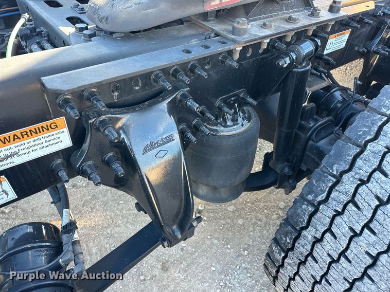 image for item ER4722 2021 Freightliner Cascadia 126 semi truck