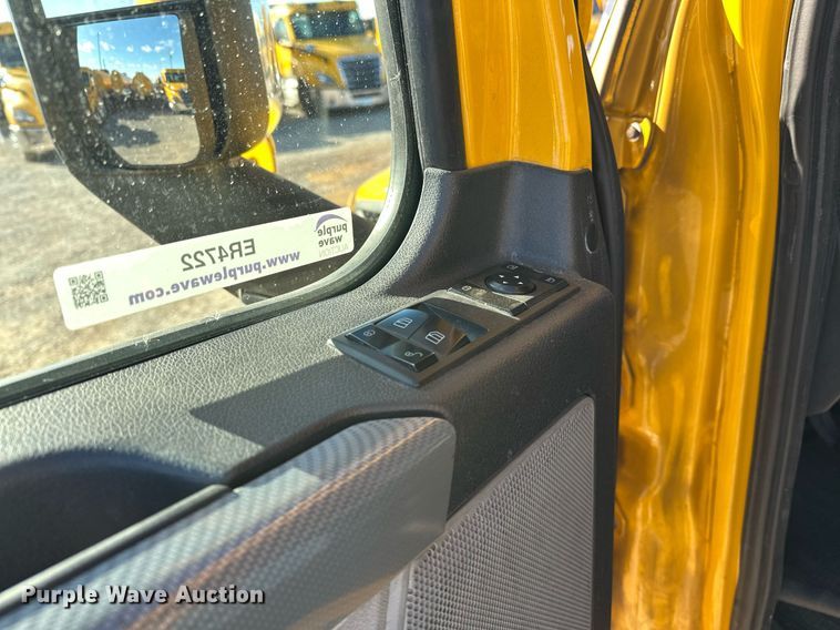 image for item ER4722 2021 Freightliner Cascadia 126 semi truck