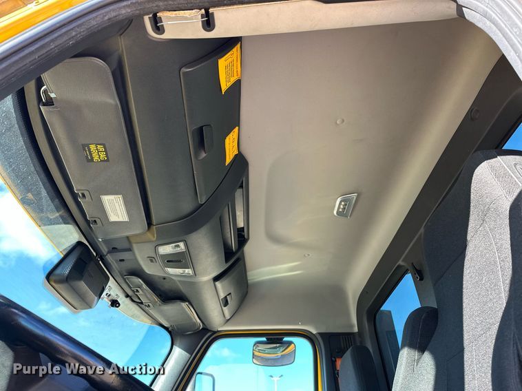 image for item ER4722 2021 Freightliner Cascadia 126 semi truck