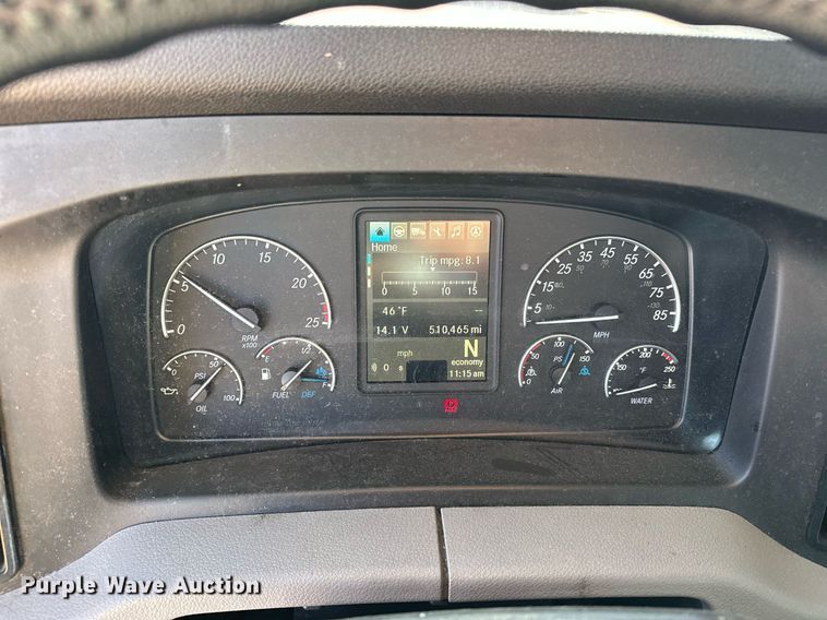 image for item ER4722 2021 Freightliner Cascadia 126 semi truck