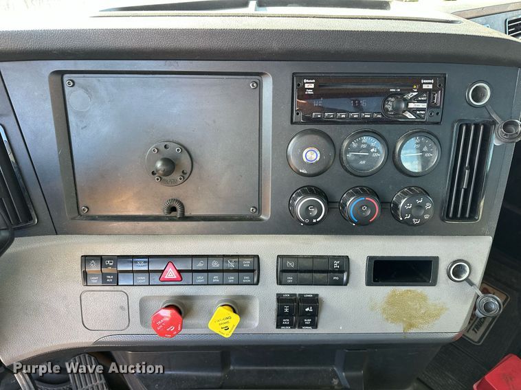 image for item ER4722 2021 Freightliner Cascadia 126 semi truck