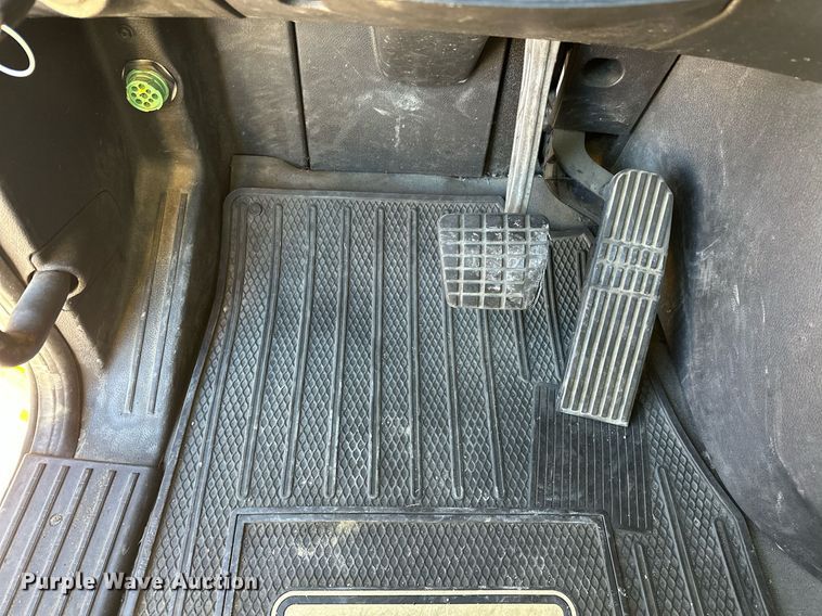 image for item ER4722 2021 Freightliner Cascadia 126 semi truck