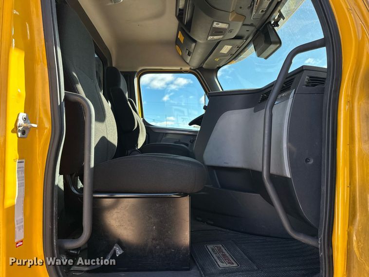 image for item ER4722 2021 Freightliner Cascadia 126 semi truck