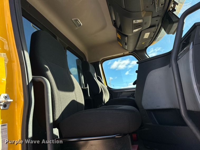 image for item ER4722 2021 Freightliner Cascadia 126 semi truck