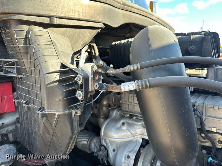 image for item ER4722 2021 Freightliner Cascadia 126 semi truck