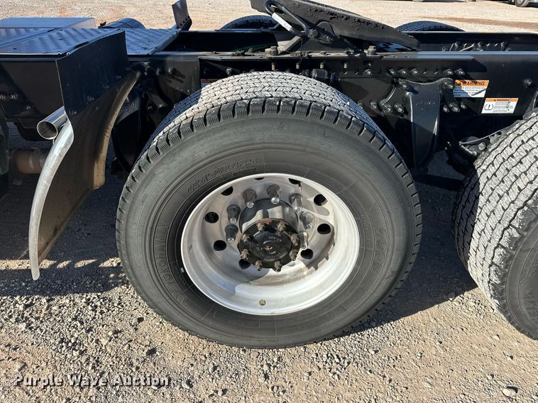 image for item ER4722 2021 Freightliner Cascadia 126 semi truck