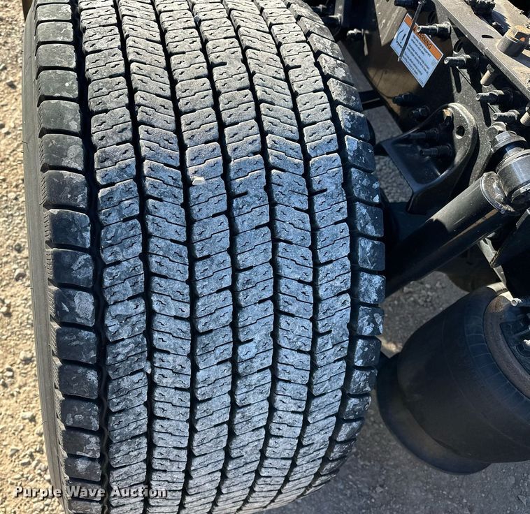 image for item ER4722 2021 Freightliner Cascadia 126 semi truck