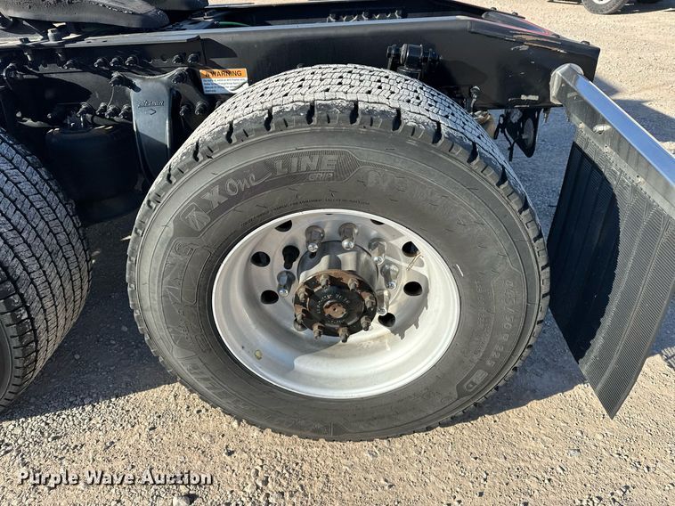 image for item ER4722 2021 Freightliner Cascadia 126 semi truck