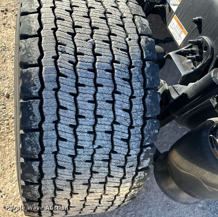 image for item ER4722 2021 Freightliner Cascadia 126 semi truck