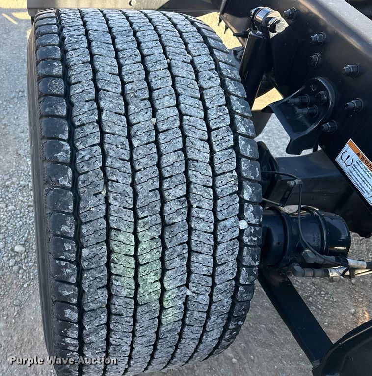 image for item ER4722 2021 Freightliner Cascadia 126 semi truck