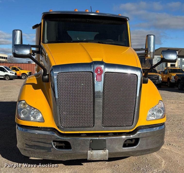 image for item ER4723 2021 Kenworth T680 semi truck