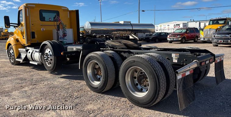 image for item ER4723 2021 Kenworth T680 semi truck