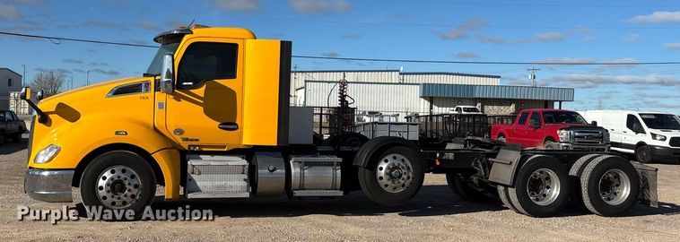image for item ER4723 2021 Kenworth T680 semi truck