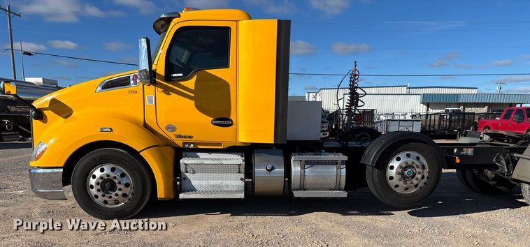 image for item ER4723 2021 Kenworth T680 semi truck