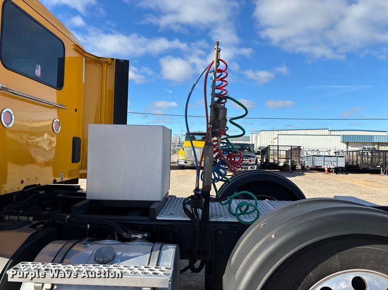 image for item ER4723 2021 Kenworth T680 semi truck