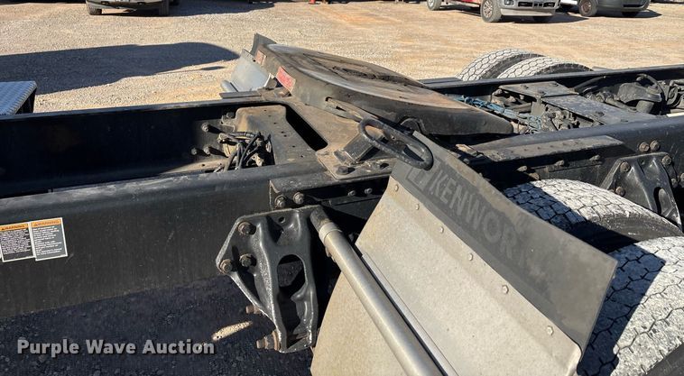 image for item ER4723 2021 Kenworth T680 semi truck