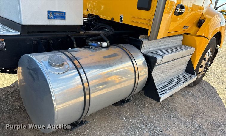 image for item ER4723 2021 Kenworth T680 semi truck