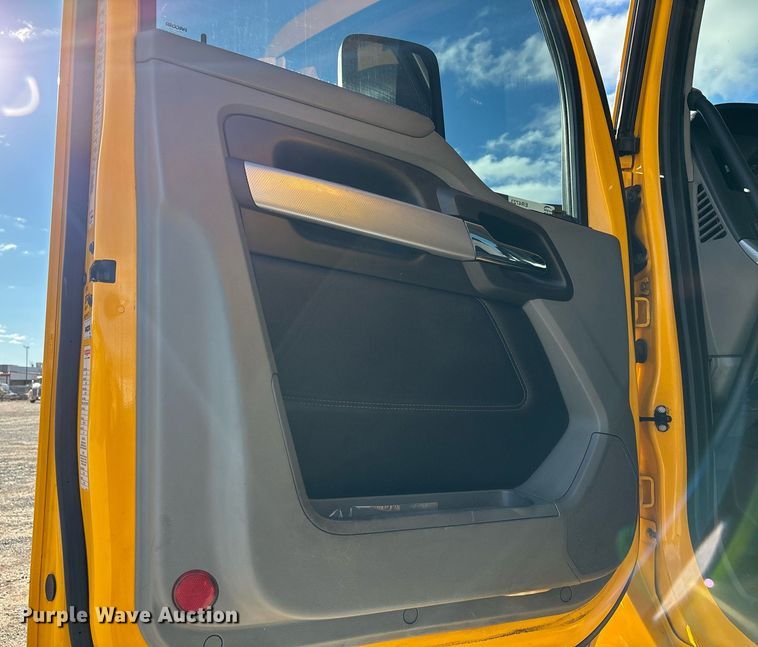 image for item ER4723 2021 Kenworth T680 semi truck