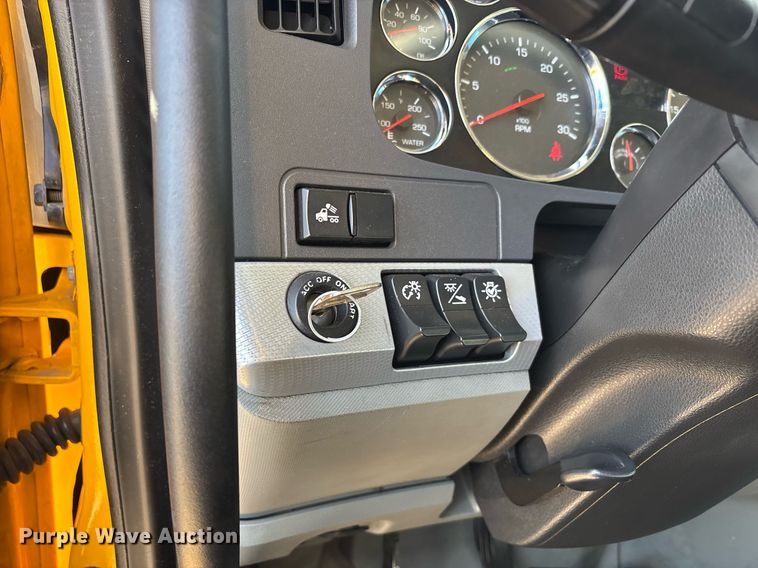 image for item ER4723 2021 Kenworth T680 semi truck