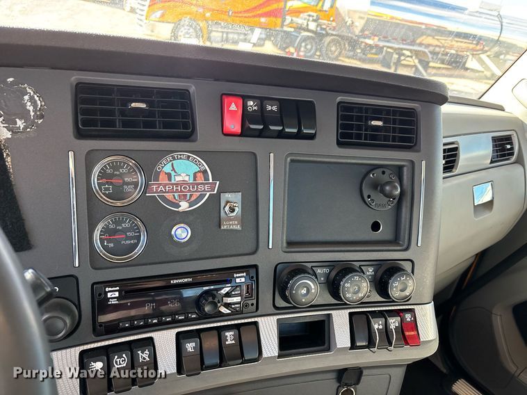 image for item ER4723 2021 Kenworth T680 semi truck