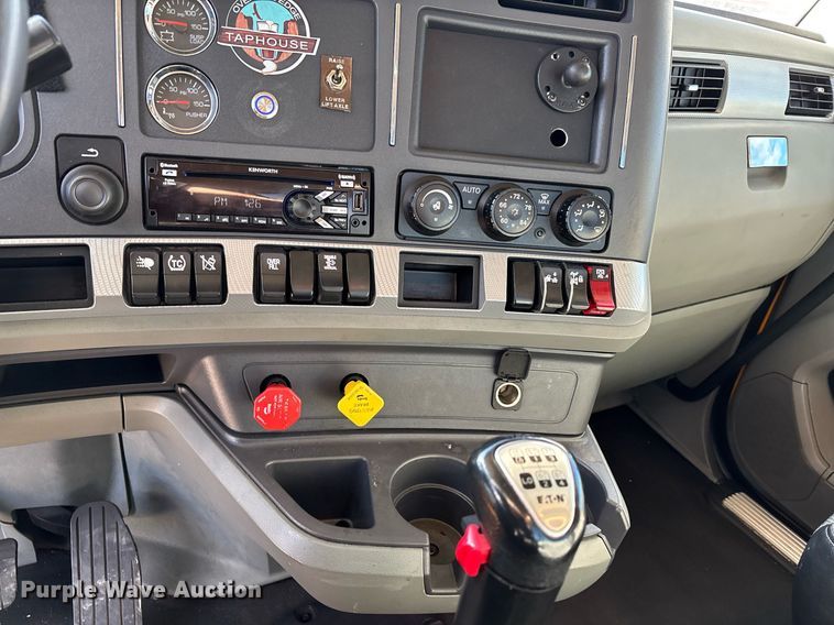 image for item ER4723 2021 Kenworth T680 semi truck