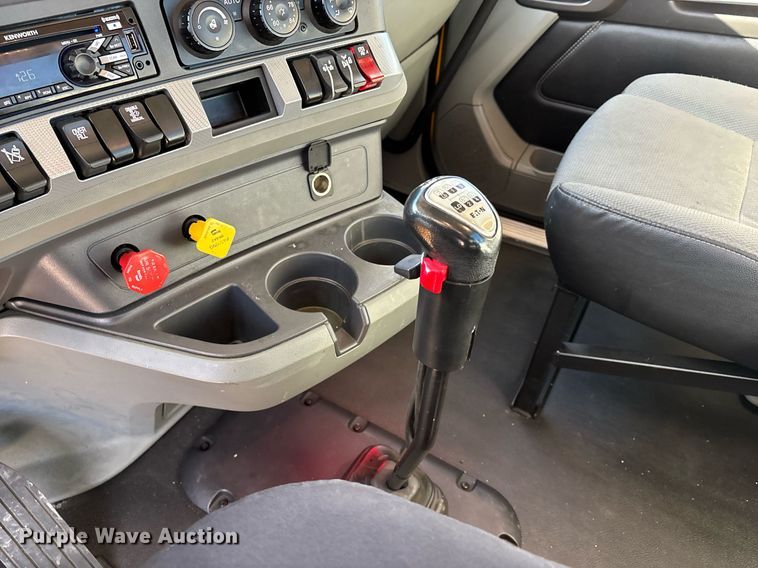 image for item ER4723 2021 Kenworth T680 semi truck