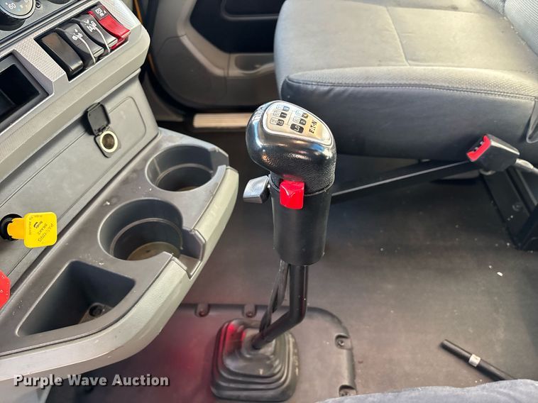 image for item ER4723 2021 Kenworth T680 semi truck