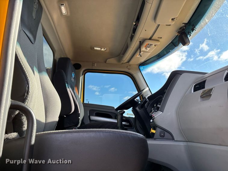 image for item ER4723 2021 Kenworth T680 semi truck