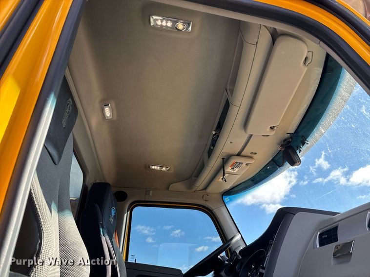 image for item ER4723 2021 Kenworth T680 semi truck