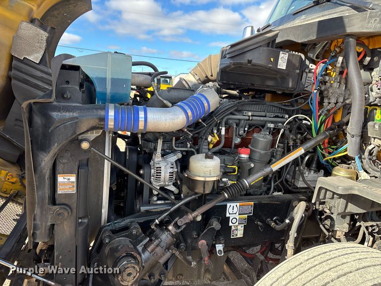 image for item ER4723 2021 Kenworth T680 semi truck