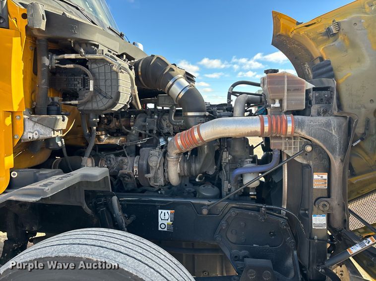 image for item ER4723 2021 Kenworth T680 semi truck